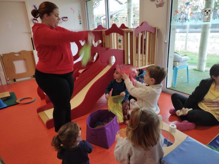 Atelier cirque à la crèche des minis