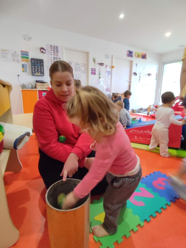 Atelier cirque à la crèche des minis