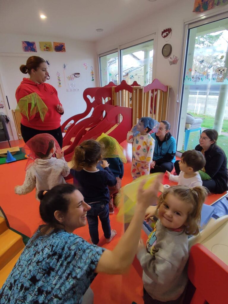 Atelier cirque à la crèche des minis