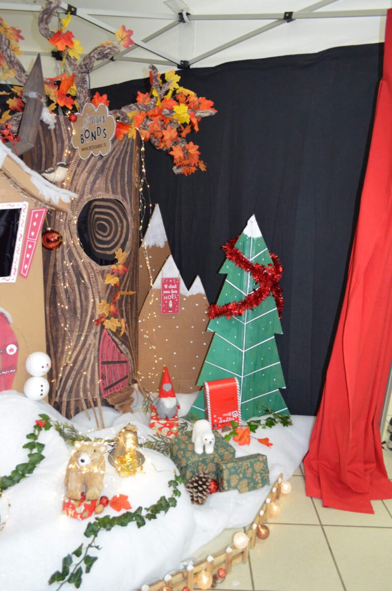PHOTO DES DÉCORATIONS DE NOËL DE LA CRÈCHE DES MINIS CRÉÉS PAR LES ENFANTS