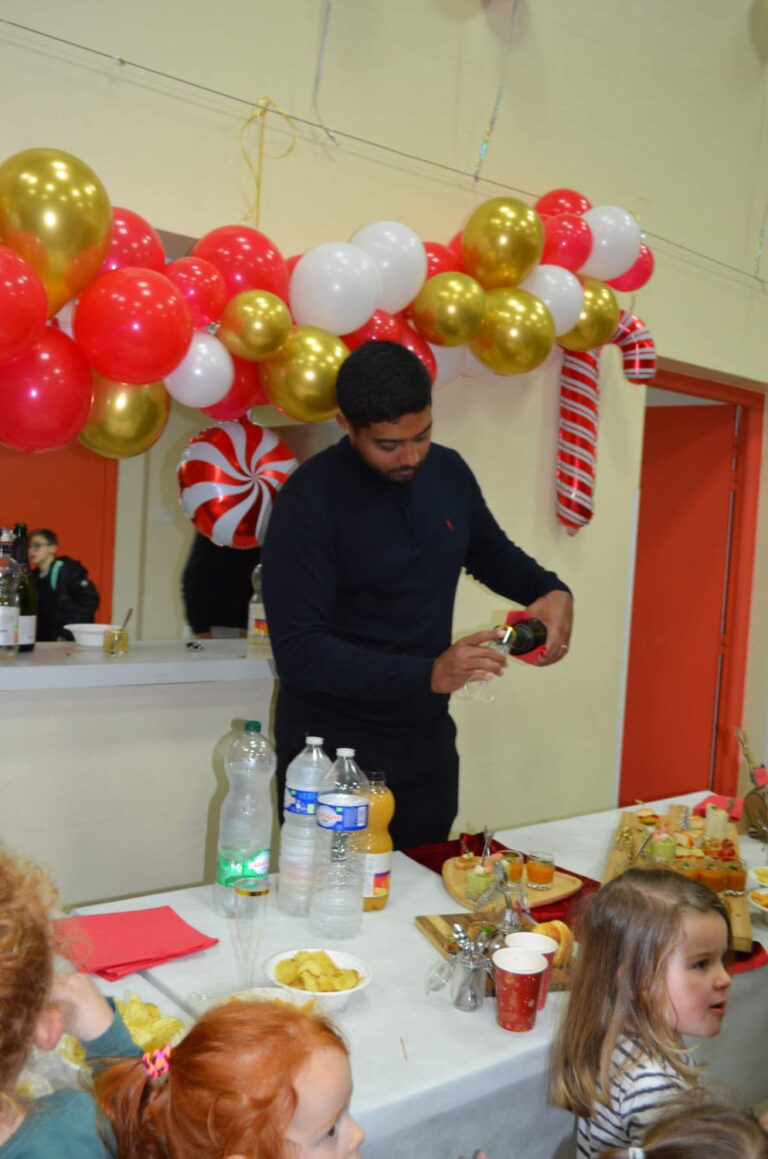PHOTO DE LA FÊTE DE NOËL À LA CRÈCHE DES MINIS
