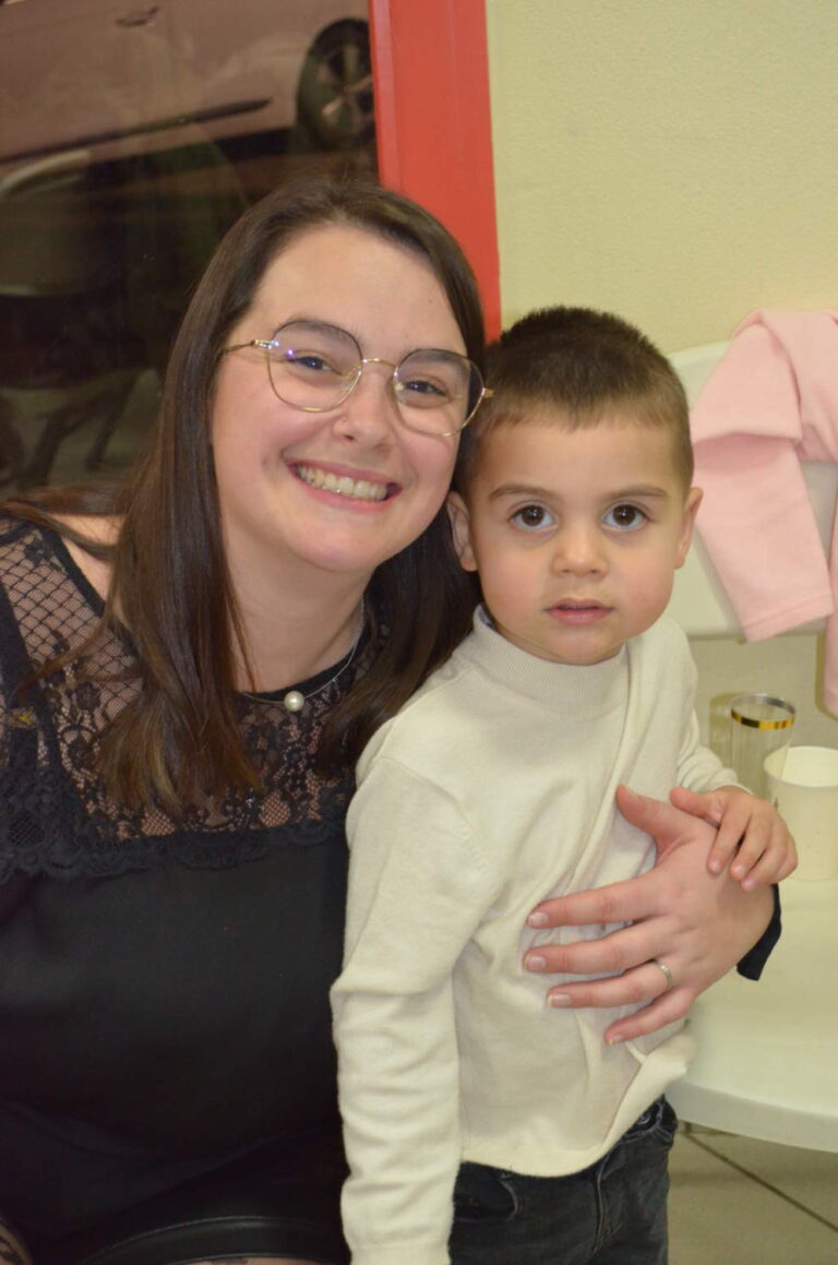 PHOTO D'UNE MAMAN AVEC SON ENFANT