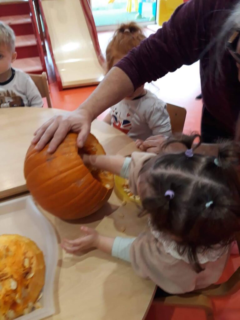 PHOTO D'UN ATELIER HALLOWEEN
