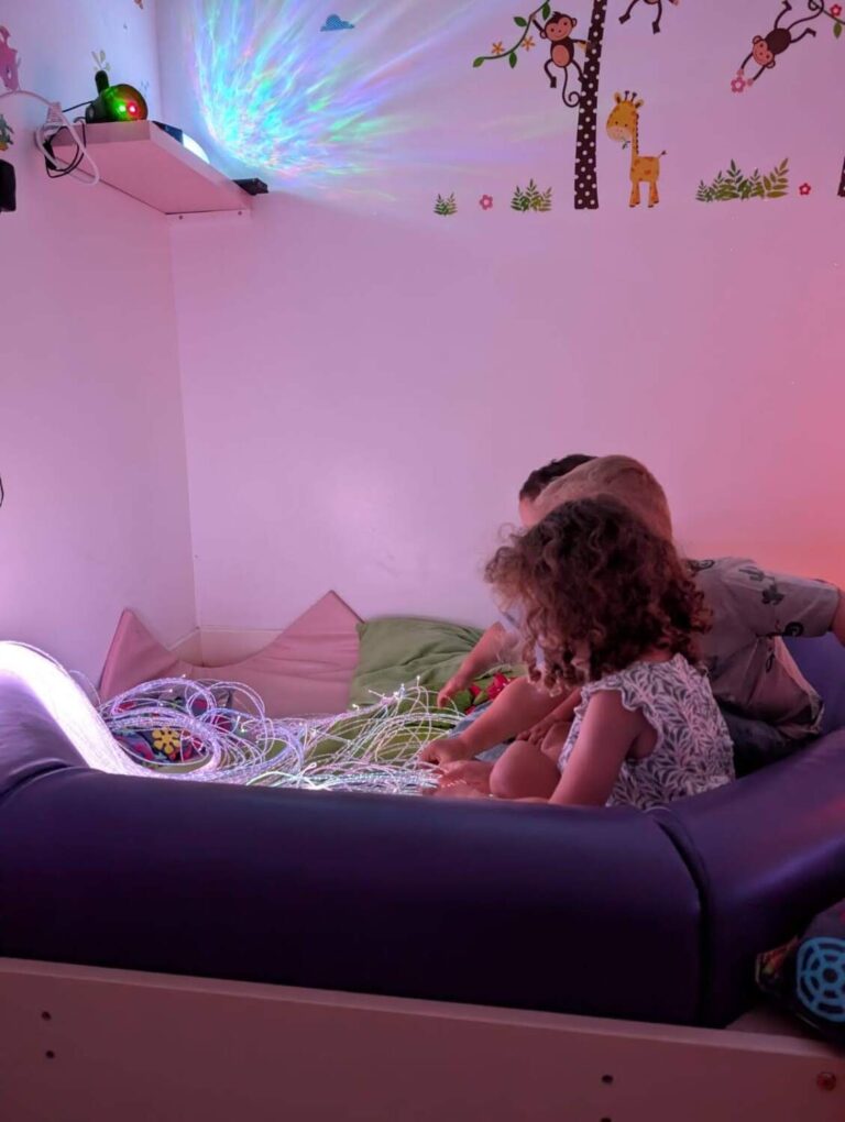 PHOTO DE L'ACTIVITÉ SNOEZELEN ORGANISÉE PAR LA CRÈCHE DES MINIS