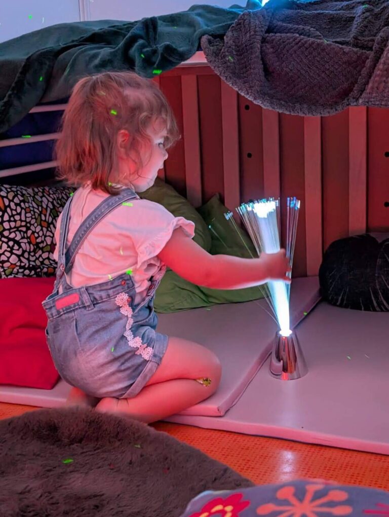 PHOTO DE L'ACTIVITÉ SNOEZELEN ORGANISÉE PAR LA CRÈCHE DES MINIS