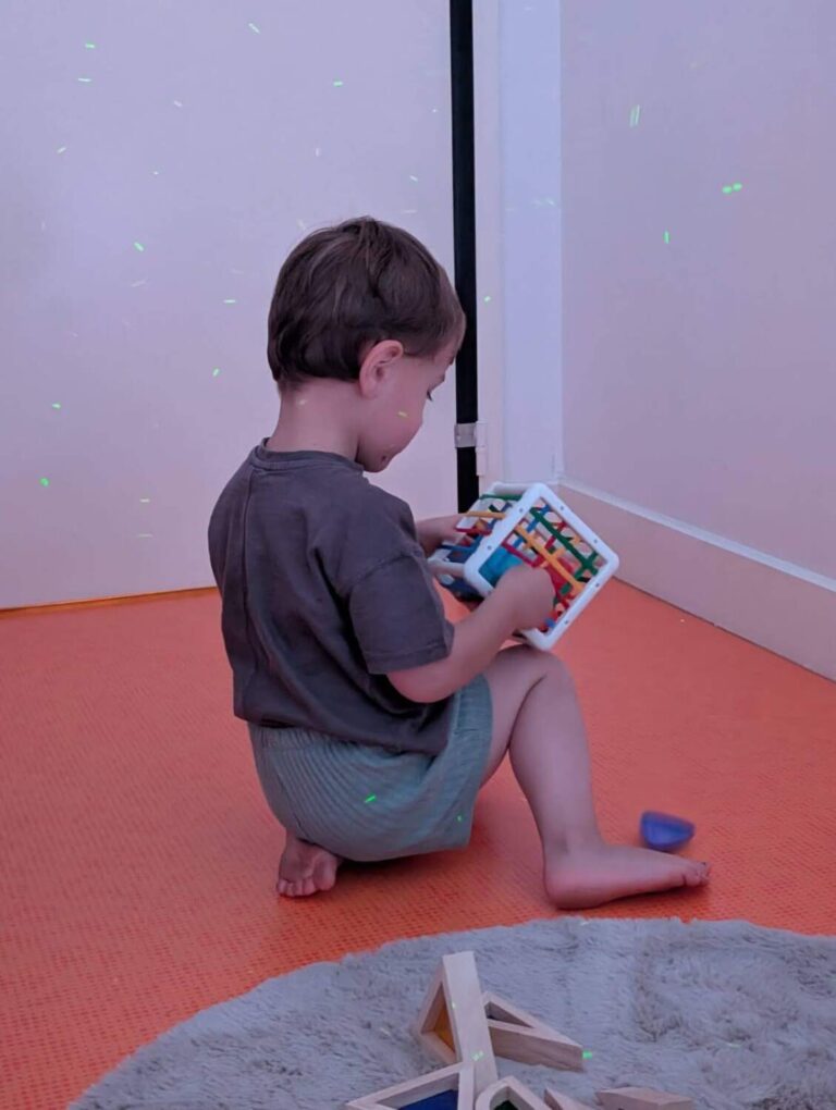 PHOTO DE L'ACTIVITÉ SNOEZELEN ORGANISÉE PAR LA CRÈCHE DES MINIS