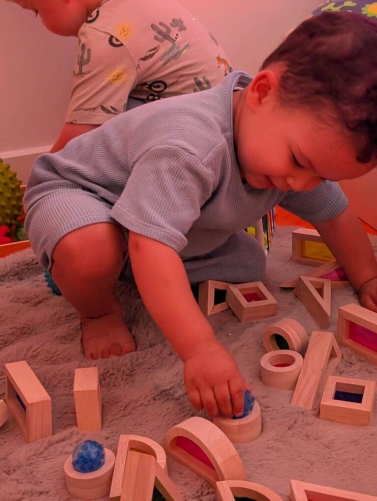 PHOTO DE L'ACTIVITÉ SNOEZELEN ORGANISÉE PAR LA CRÈCHE DES MINIS