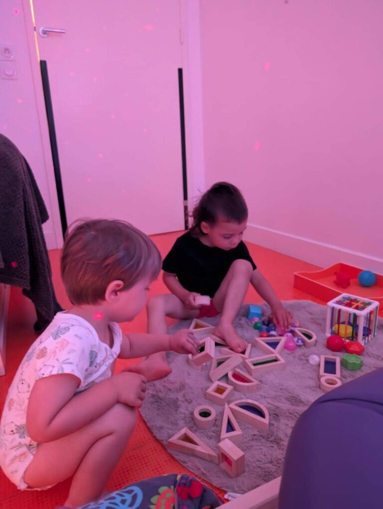 PHOTO DE L'ACTIVITÉ SNOEZELEN ORGANISÉE PAR LA CRÈCHE DES MINIS
