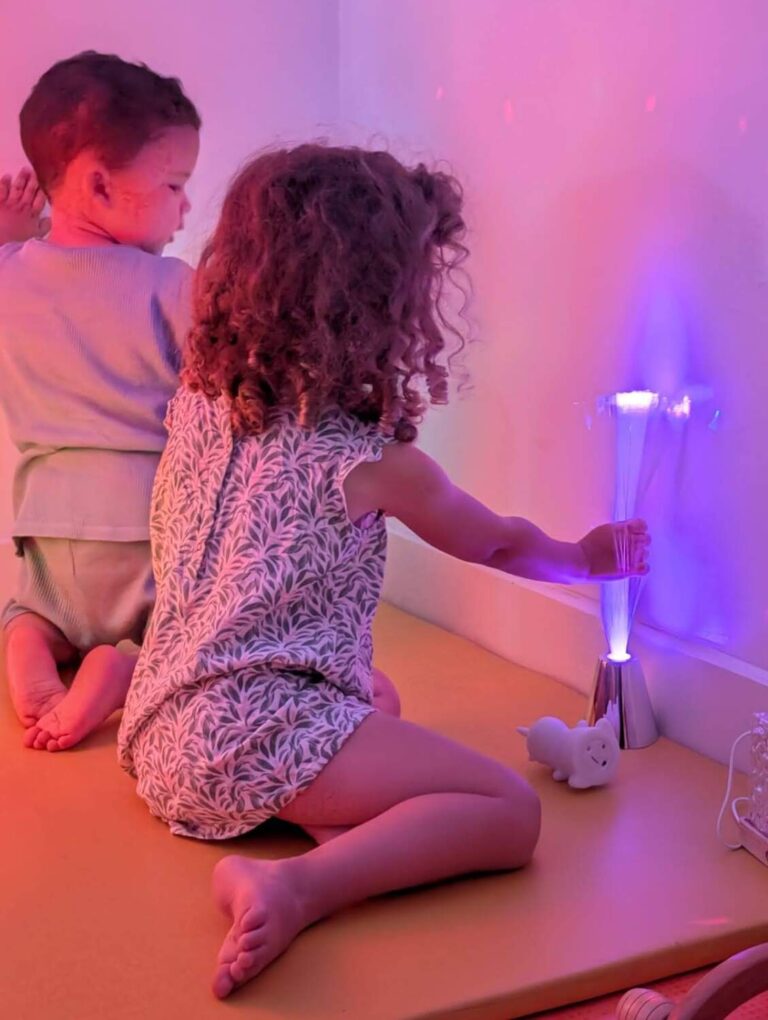PHOTO DE L'ACTIVITÉ SNOEZELEN ORGANISÉE PAR LA CRÈCHE DES MINIS