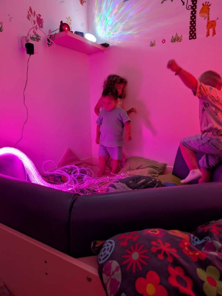 PHOTO DE L'ACTIVITÉ SNOEZELEN ORGANISÉE PAR LA CRÈCHE DES MINIS